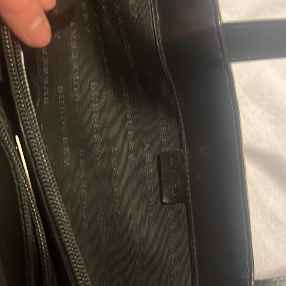 Burberry purse square open bucket-style w/ black pleather straps - Picture 5 of 9